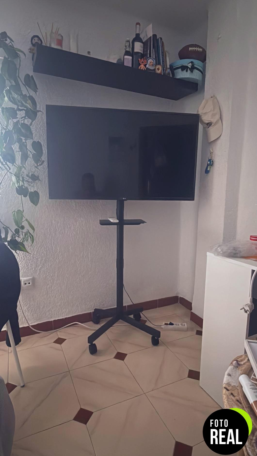 soporte-tv-bontec-ruedas-ajustable-13-42-foto-3