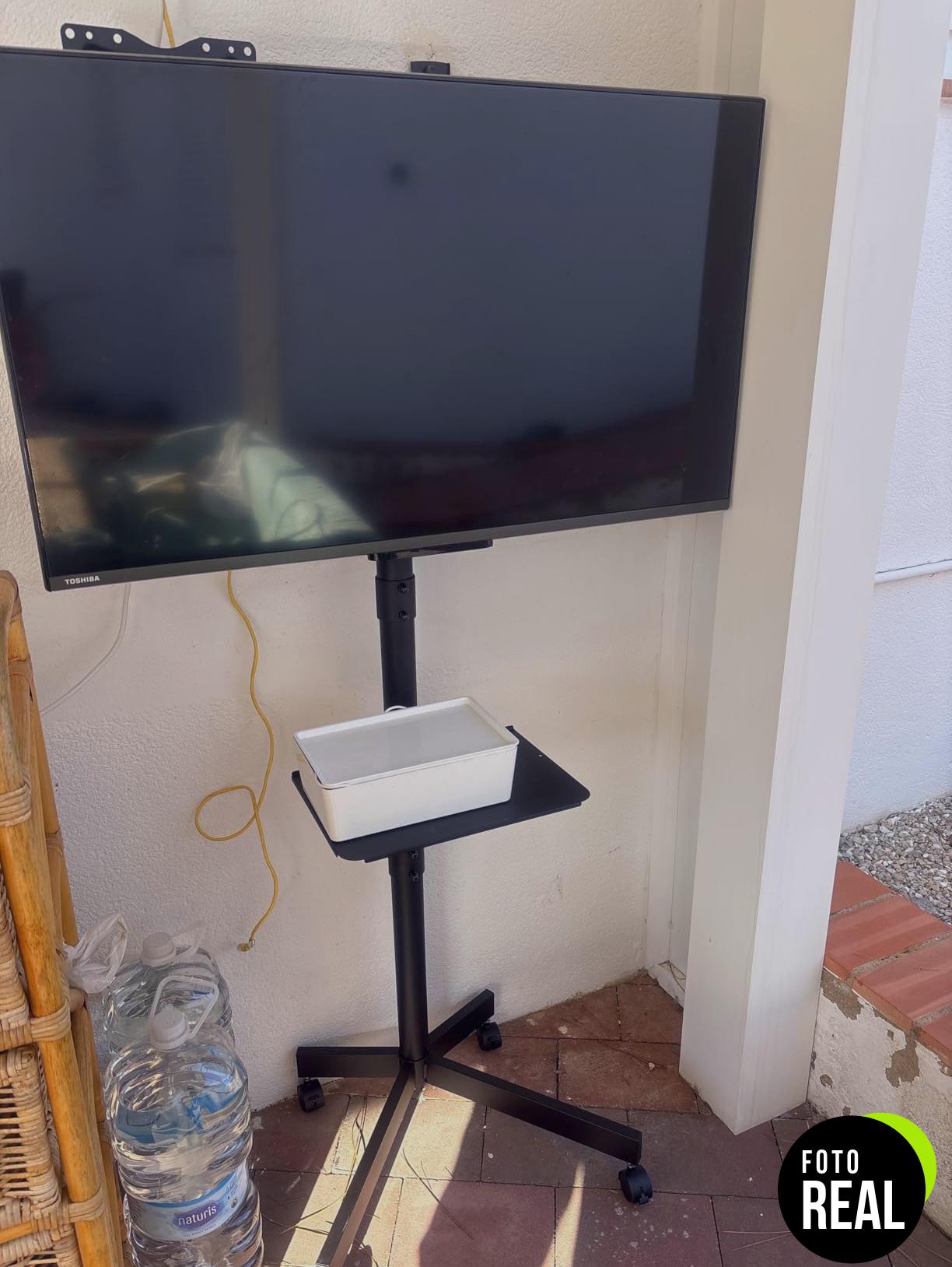 soporte-tv-movil-bontec-ruedas-foto-3
